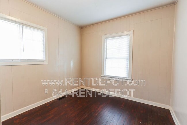 Building Photo - 1501 Henning Ave