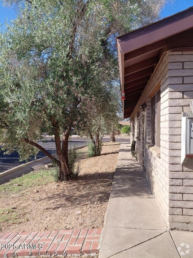 Building Photo - 1410 E Mountain View Rd