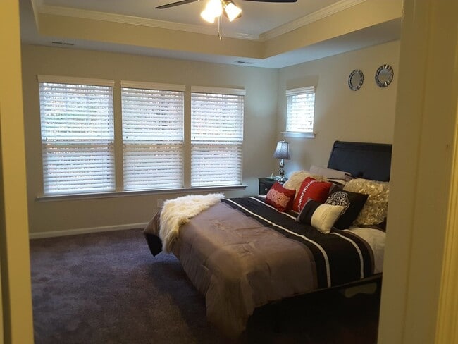 Building Photo - Liberty Crossing