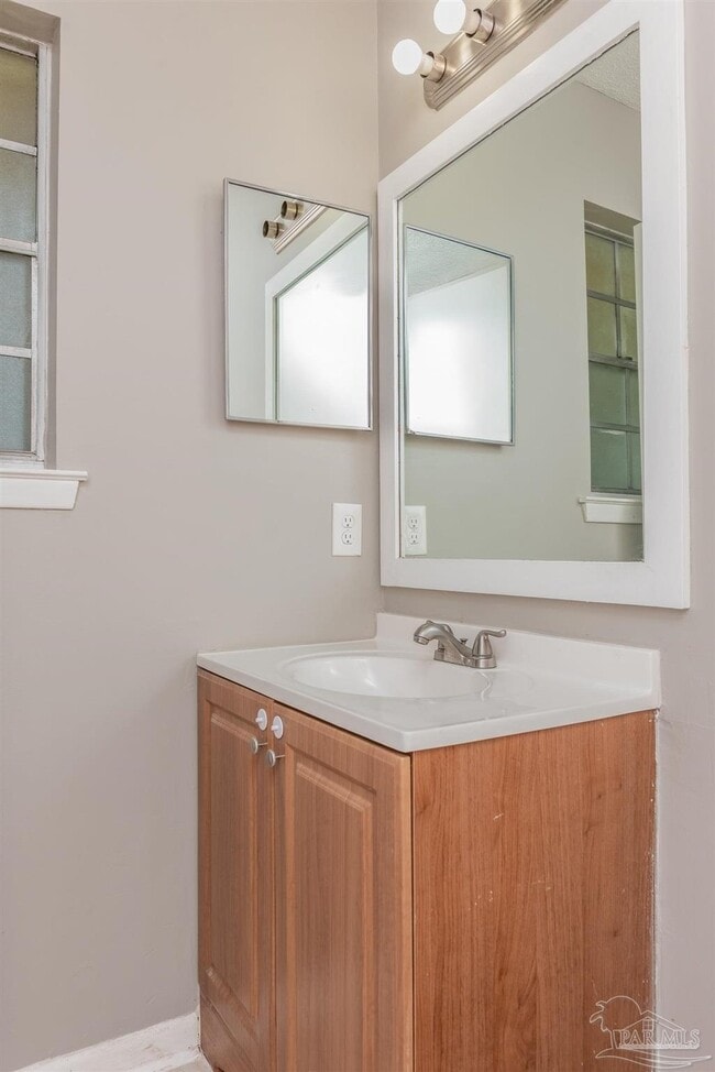 Building Photo - 525 Quigley Rd