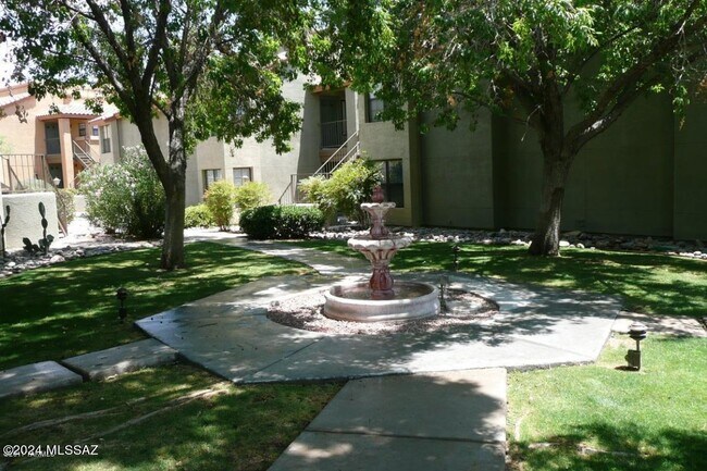 Building Photo - 6651 N Campbell Ave