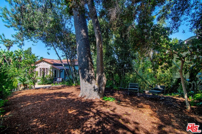 Building Photo - 3475 N Knoll Dr