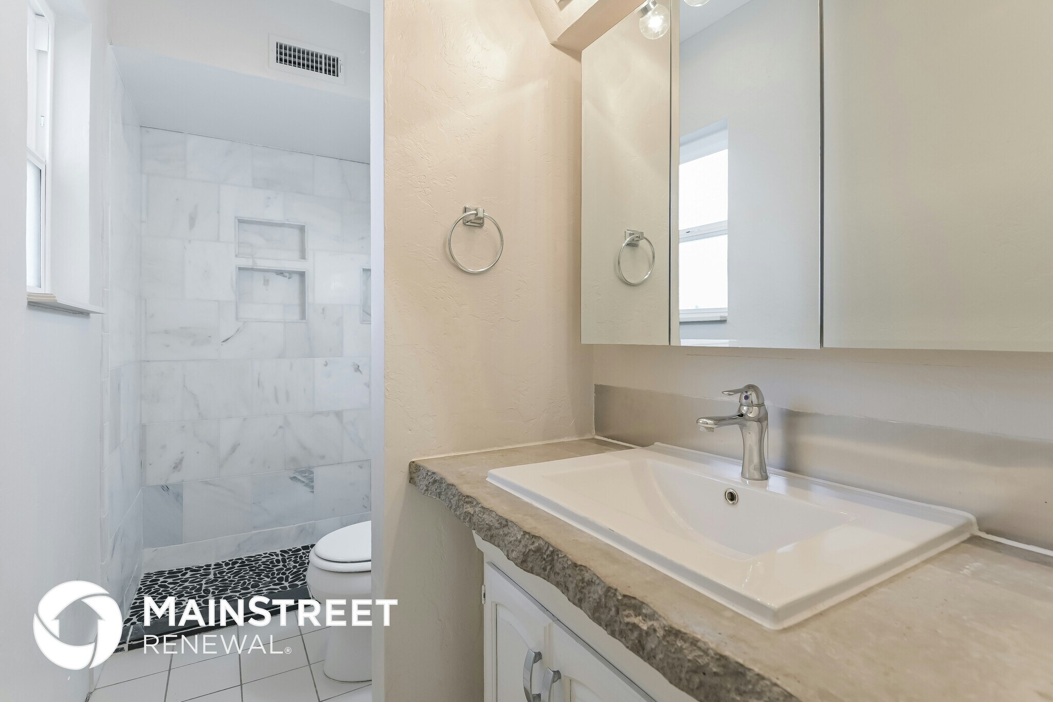 Building Photo - 9802 E Stella Rd