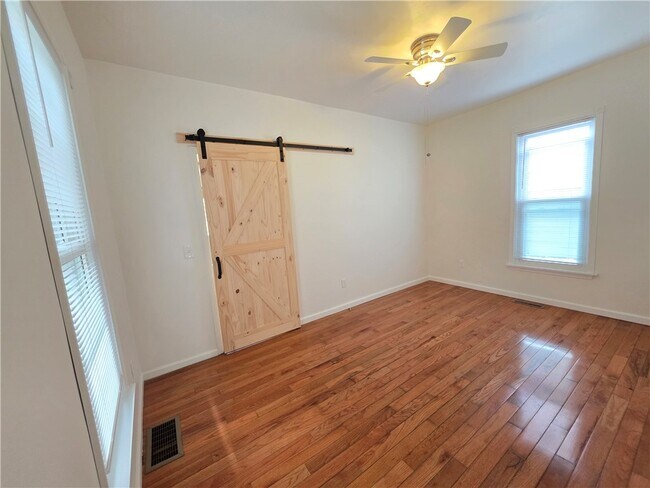 Building Photo - 311 Woodview Ave