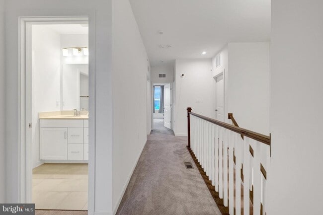 Building Photo - 20941 Bluebird Sq