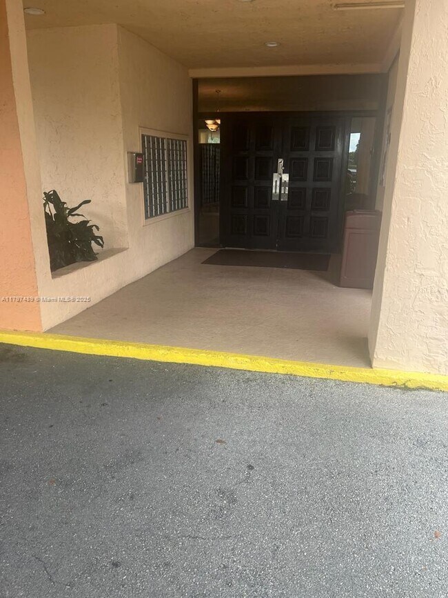 Building Photo - 500 Executive Center Dr