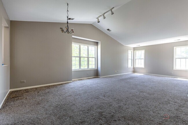Building Photo - 2847 Heatherwood Dr