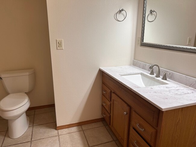 Building Photo - 4 Bed 2 Bath Home In Andover!