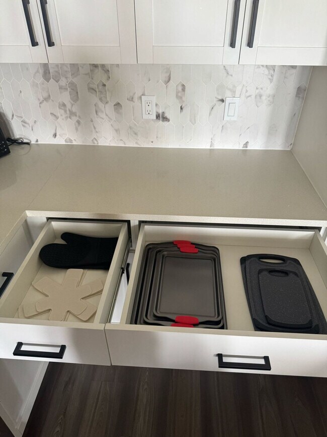 Building Photo - 1223 E Plant St