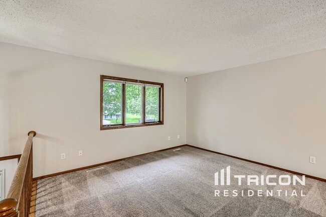 Building Photo - 1180 4th St W
