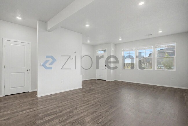 Building Photo - 555 Stoller St
