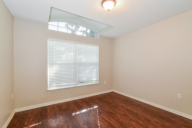 Building Photo - 2857 Aragon Terrace