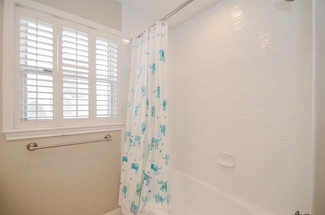 Building Photo - 8606 Oakford Dr