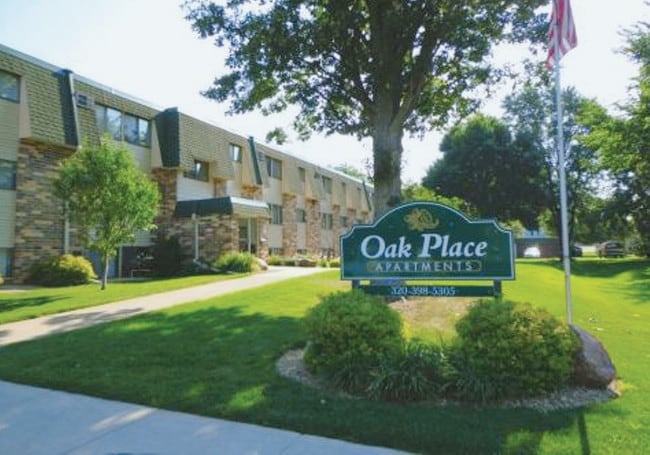 Building Photo - Oak Place Apartments
