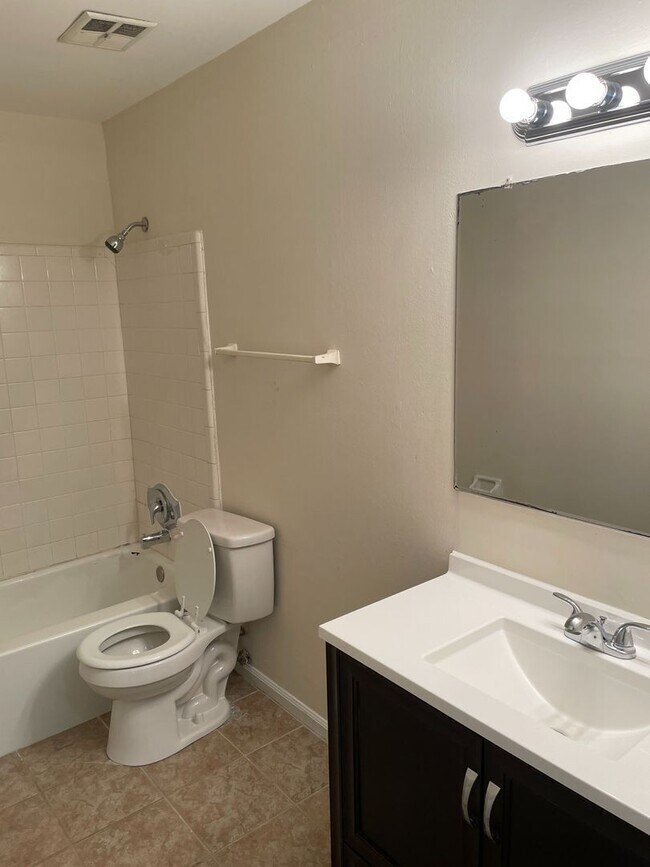 Bathroom - 546 Orangeburg Rd
