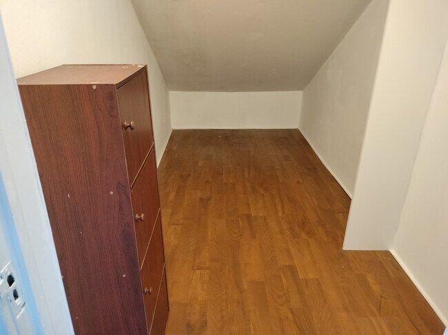 Building Photo - 240 Rowland Ave