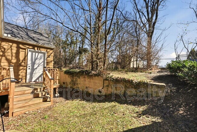 Building Photo - 3820 Sutherland Ave