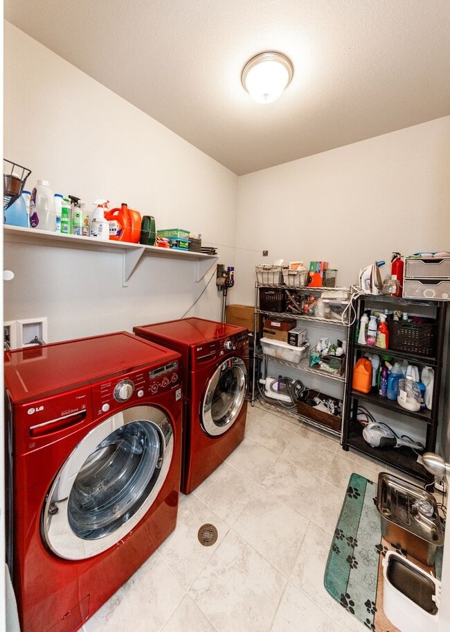 Building Photo - Luxury Ranch-Style Home for Rent | Wolf Ranch | D20 Schools | Pikes Peak Views