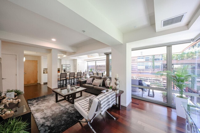 Building Photo - 7121 E Rancho Vista Dr