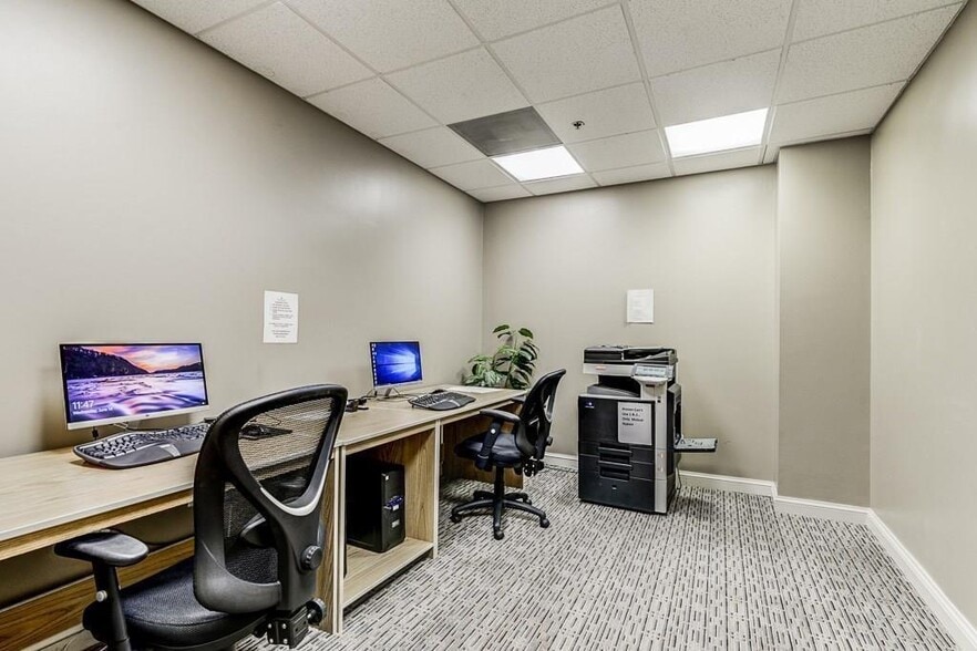 Building Photo - 3481 Lakeside Dr NE