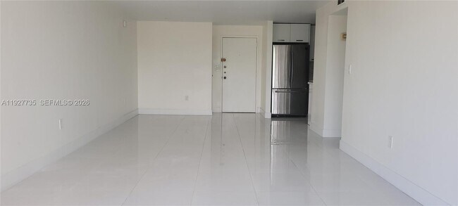 Building Photo - 2500 NE 135th St