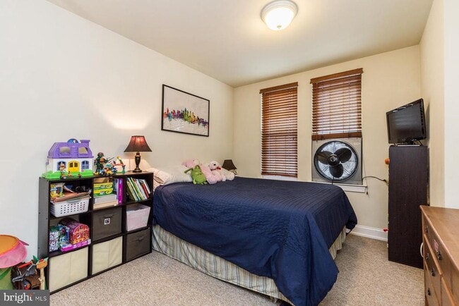 Building Photo - 916 S 25th St