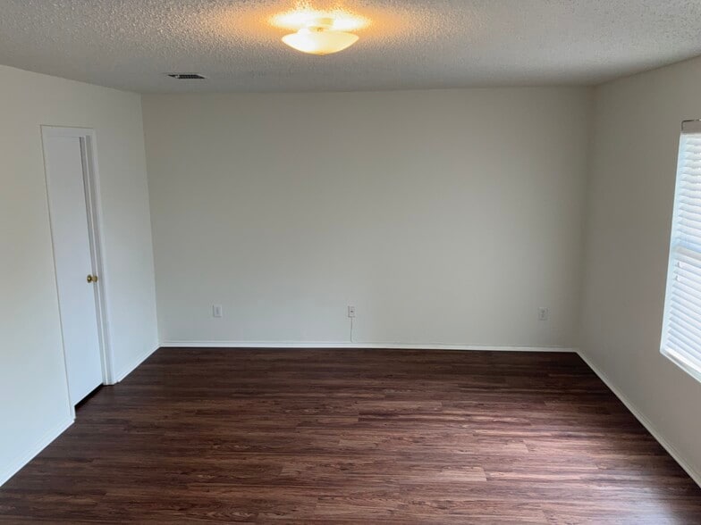 Building Photo - 8724 Hunters Creek Ct