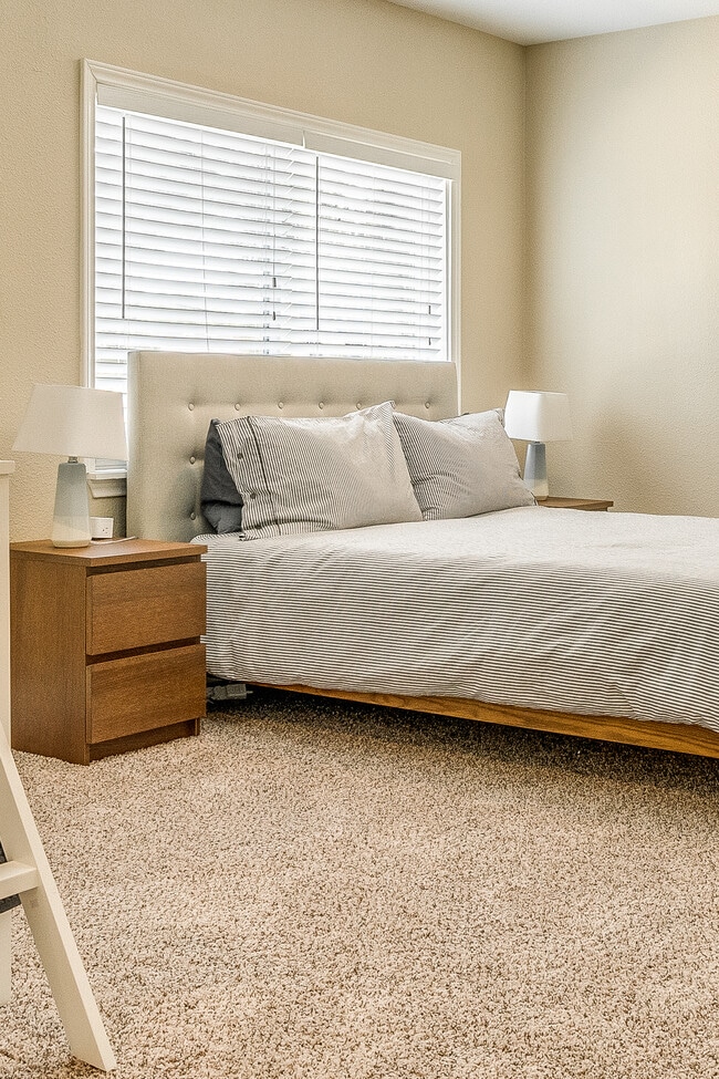 Building Photo - 12005 Cromwell Dr