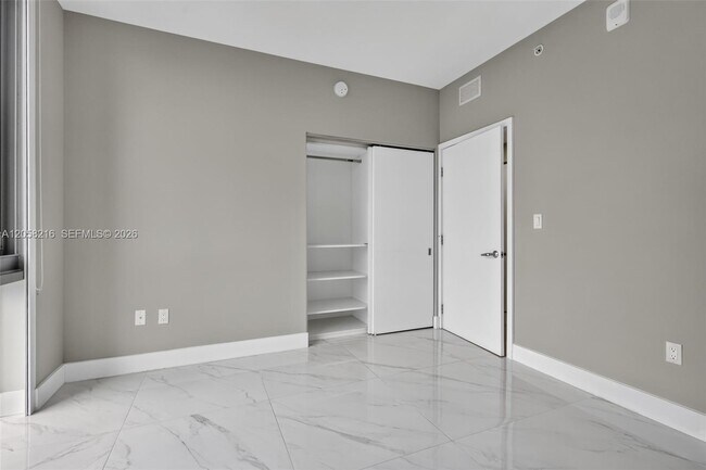 Building Photo - 16385 Biscayne Blvd