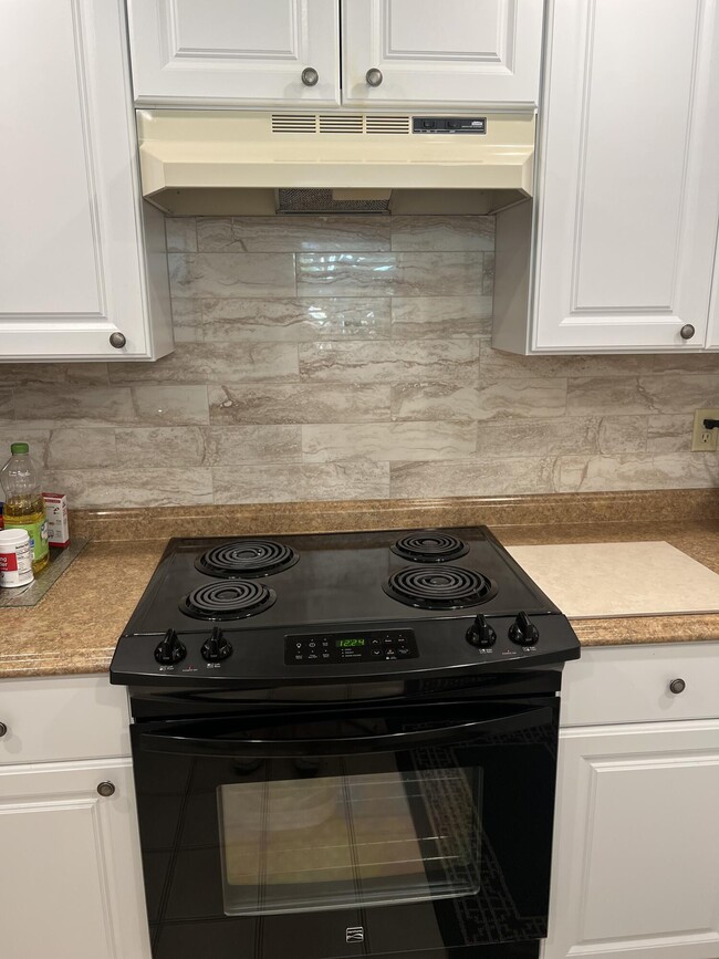 Building Photo - 504 Davis Rd