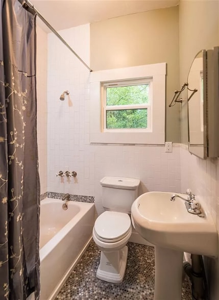 Building Photo - 98 Keith St