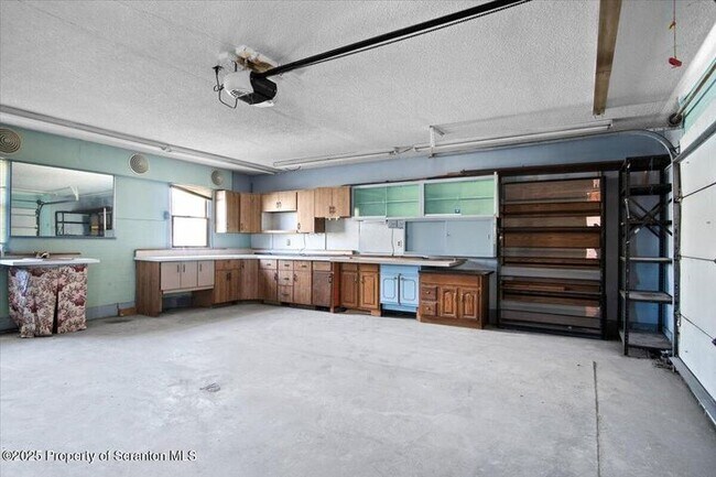 Building Photo - 134 Lampman St