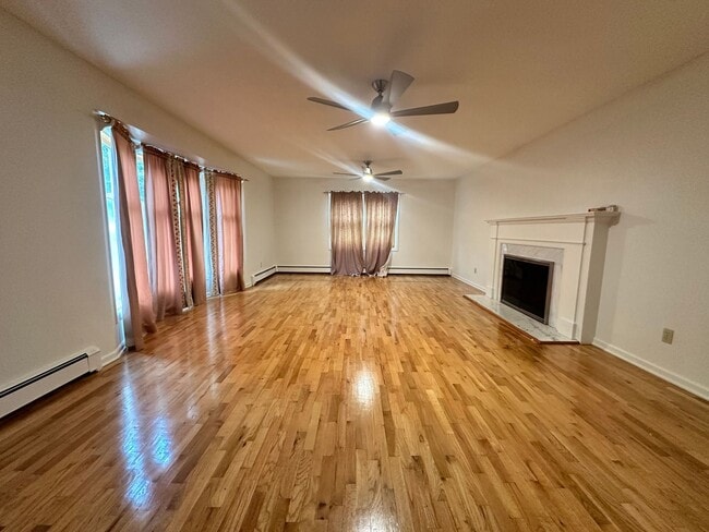 Building Photo - Four Bedroom Two and a Half Bath home avai...