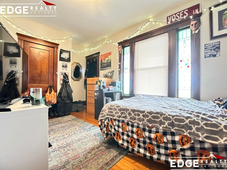 Building Photo - 550 Washington St