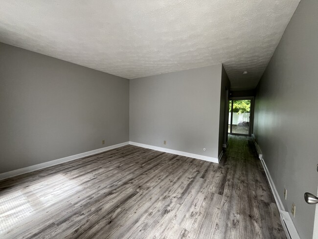 Building Photo - 101 Forest Ln