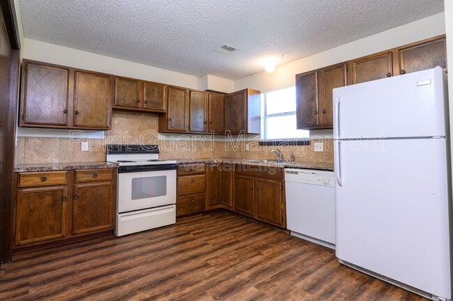 Building Photo - 1826 S Laura St