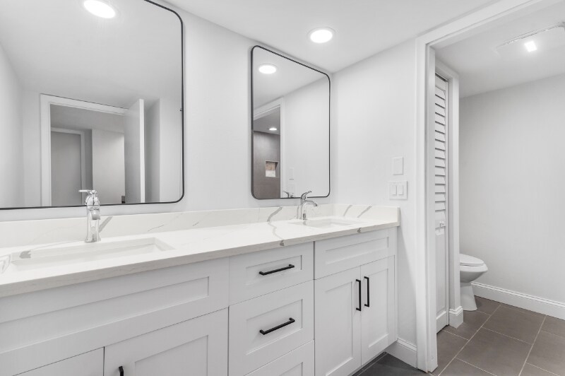 Building Photo - 2695 Albatross Rd N