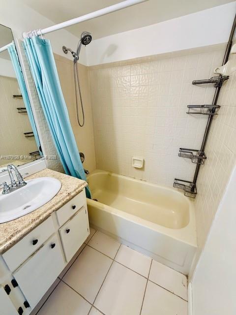 Building Photo - 10173 Twin Lakes Dr