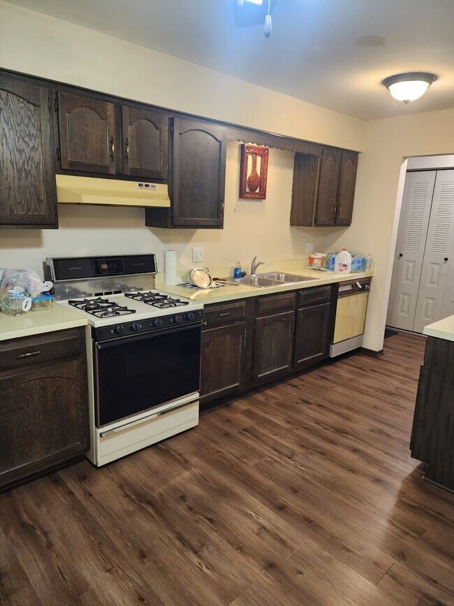 Building Photo - 235 N Mill Rd