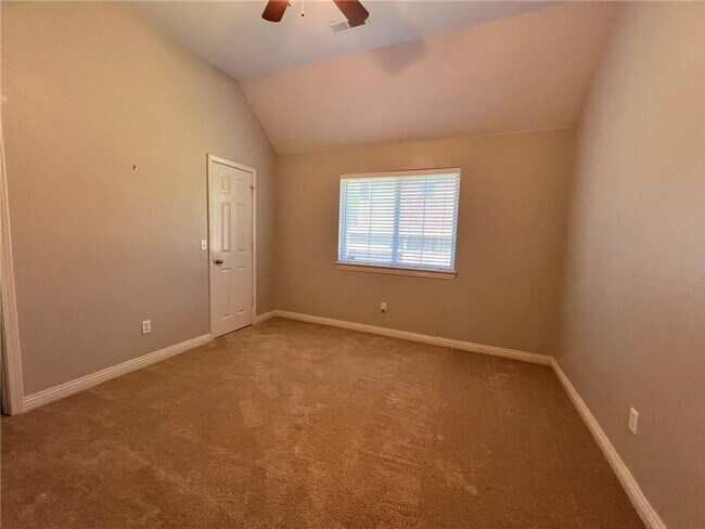 Building Photo - 5408 W Redbud St