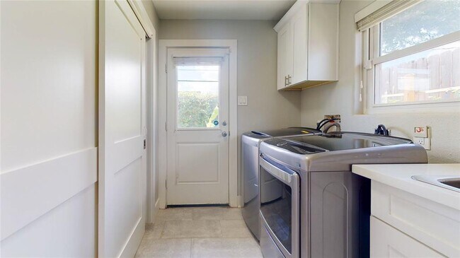 Building Photo - 3011 Larknolls Ln