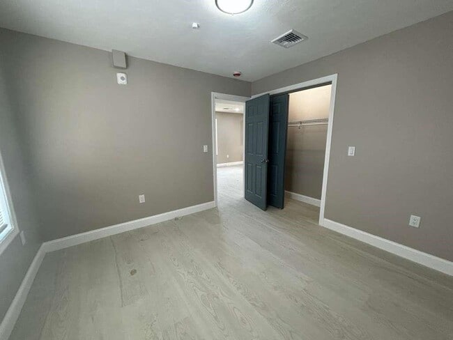 Building Photo - 375 Public St