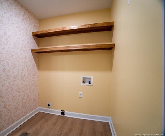 Building Photo - 1733 Daisy Ln