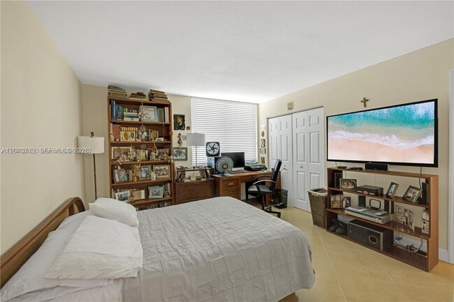 Building Photo - 9125 SW 77th Ave