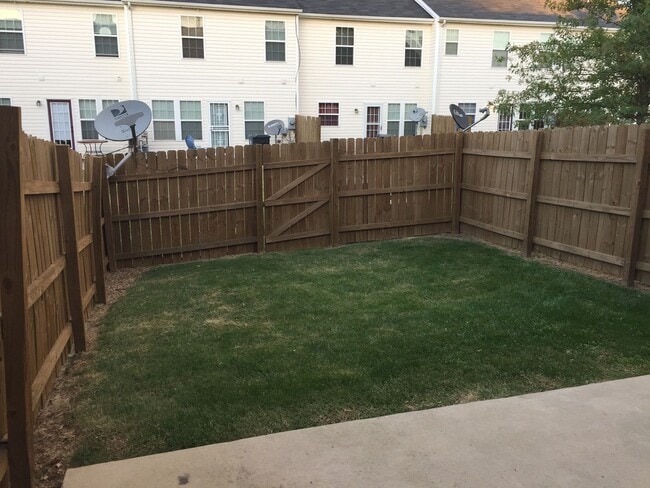 Building Photo - Beautiful Townhouse To Rent in Easter Henrico