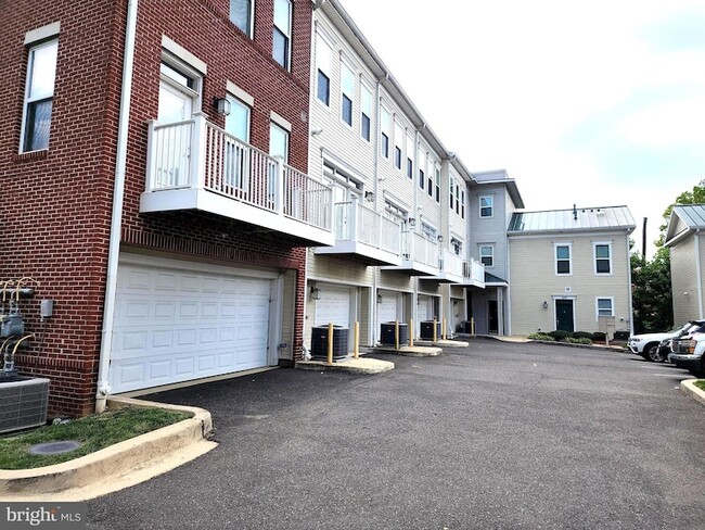 Building Photo - 2610 Sheridan Rd SE