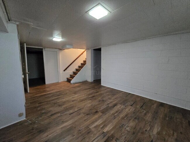 Building Photo - 22419 Fairway Dr