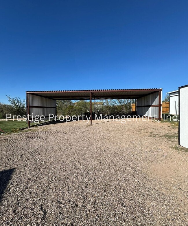 Building Photo - This 4/2 Vail Manufactured Home Is On A 1 Acre Lot!!!