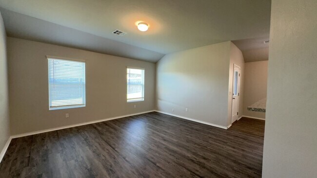 Building Photo - Beautiful 3 Bedroom 2 Bath Home in Shawnee