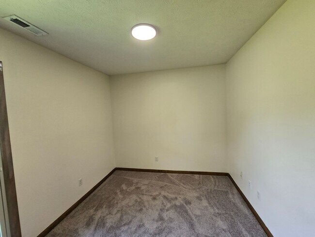 Building Photo - 7574 Beverly Dr